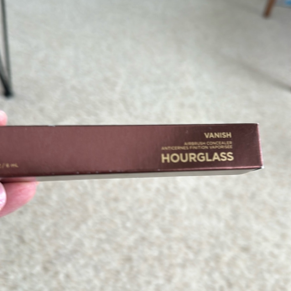 Hourglass Vanish Airbrush Concealer. Color 3.5 (Cedar).